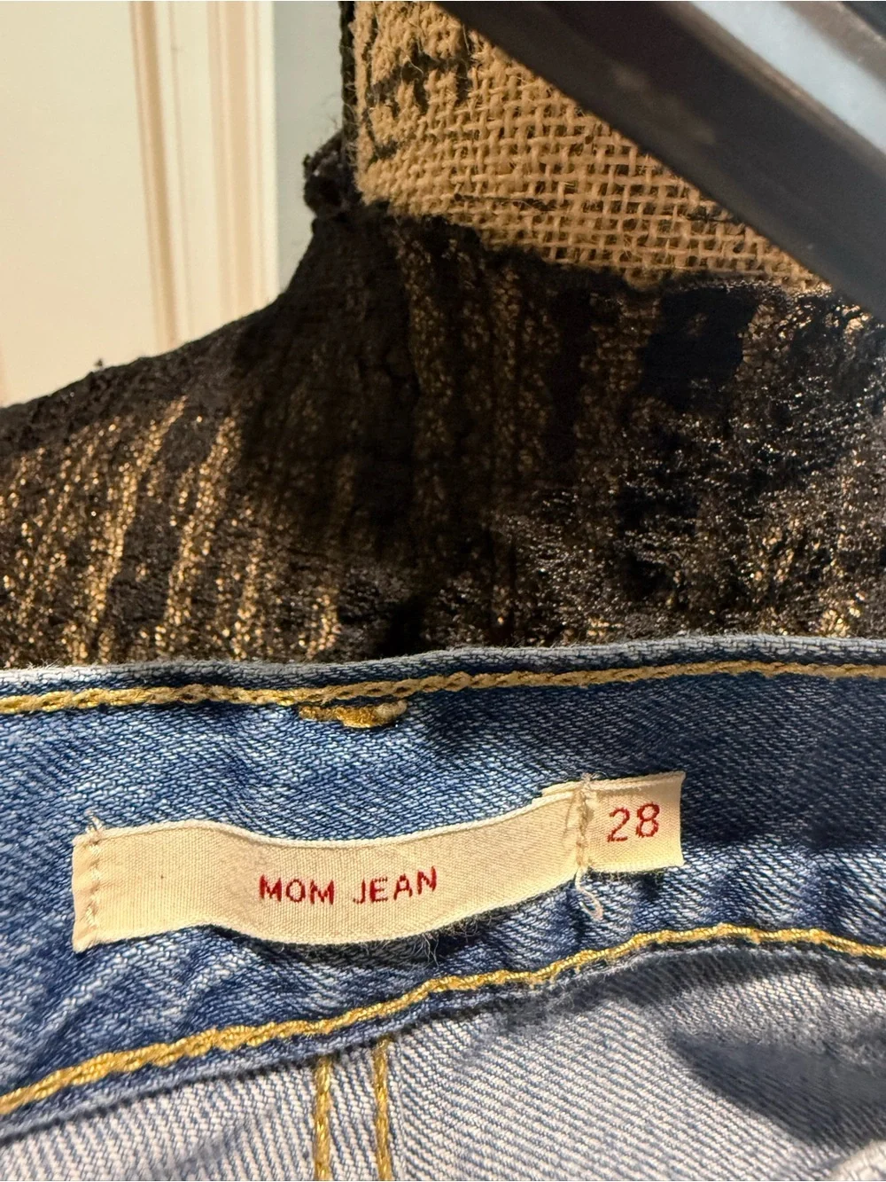 Levi's Side Bow Crop Mom Jeans - Picture 6 of 7